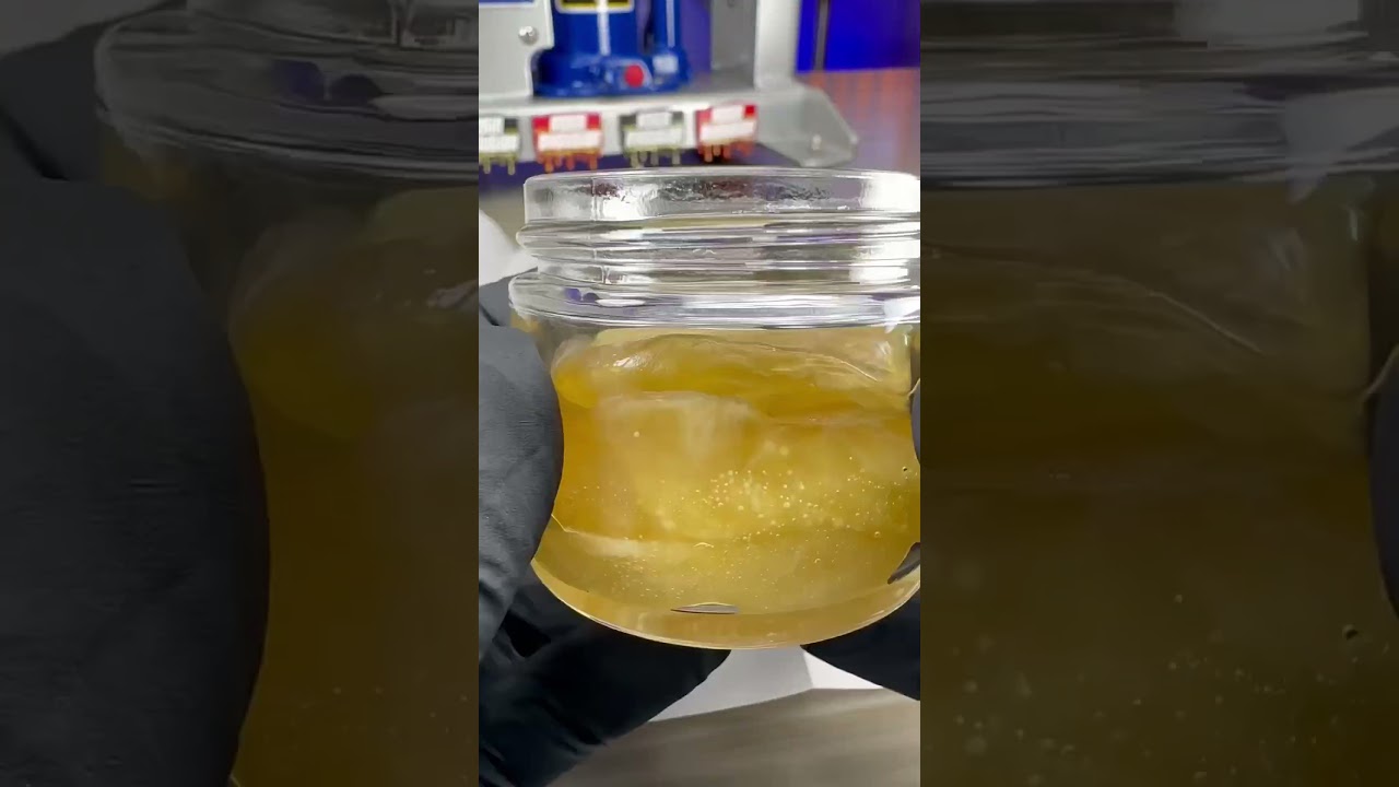 Filling up our jar of Donny B🍔 washed and pressed using @RosinEvolution gear 🔥