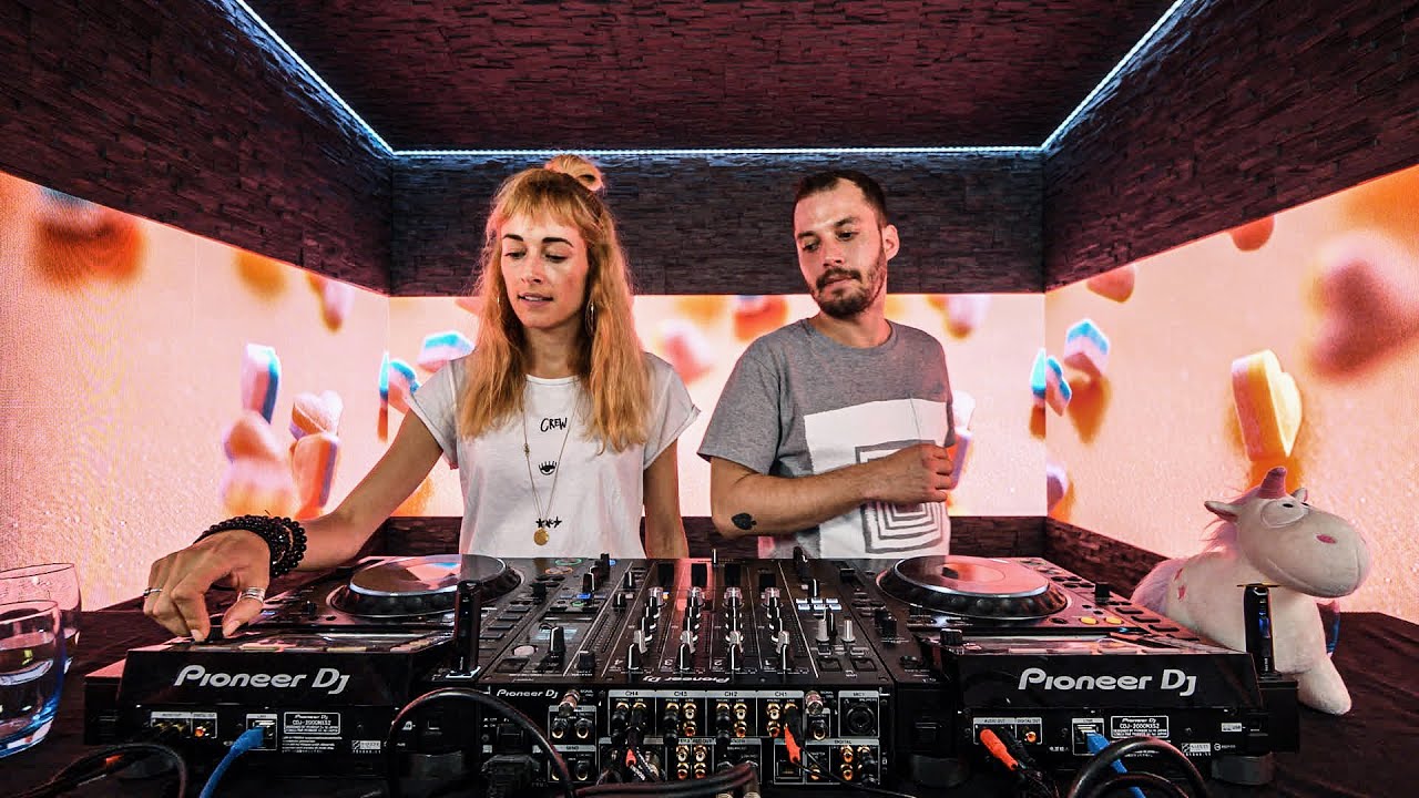 VSNZ BOX :: Juli Lee b2b Nici Faerber