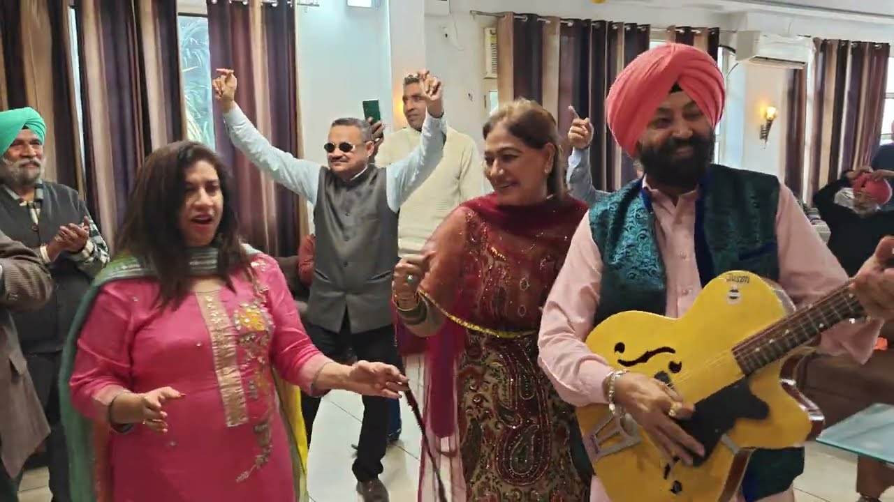 Lekar Hum Deewana Dil....
