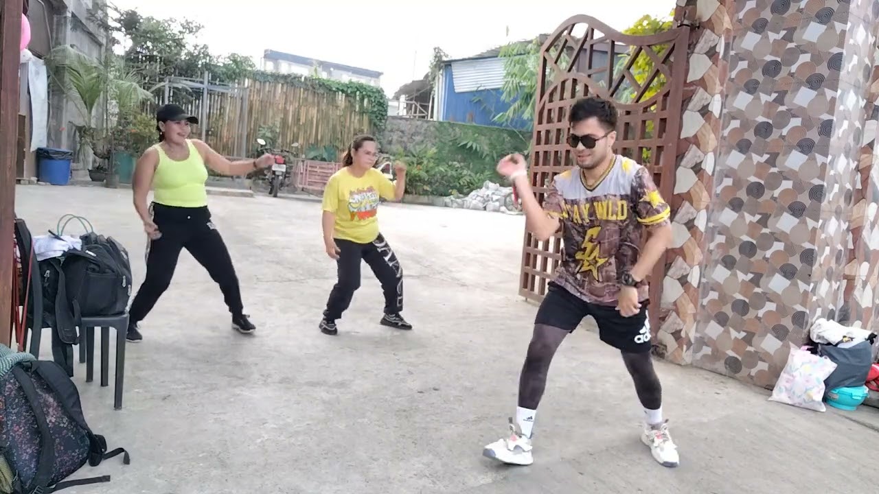 Kung katawan ko lang ang...Coach Kevin Suganob steps choreography.