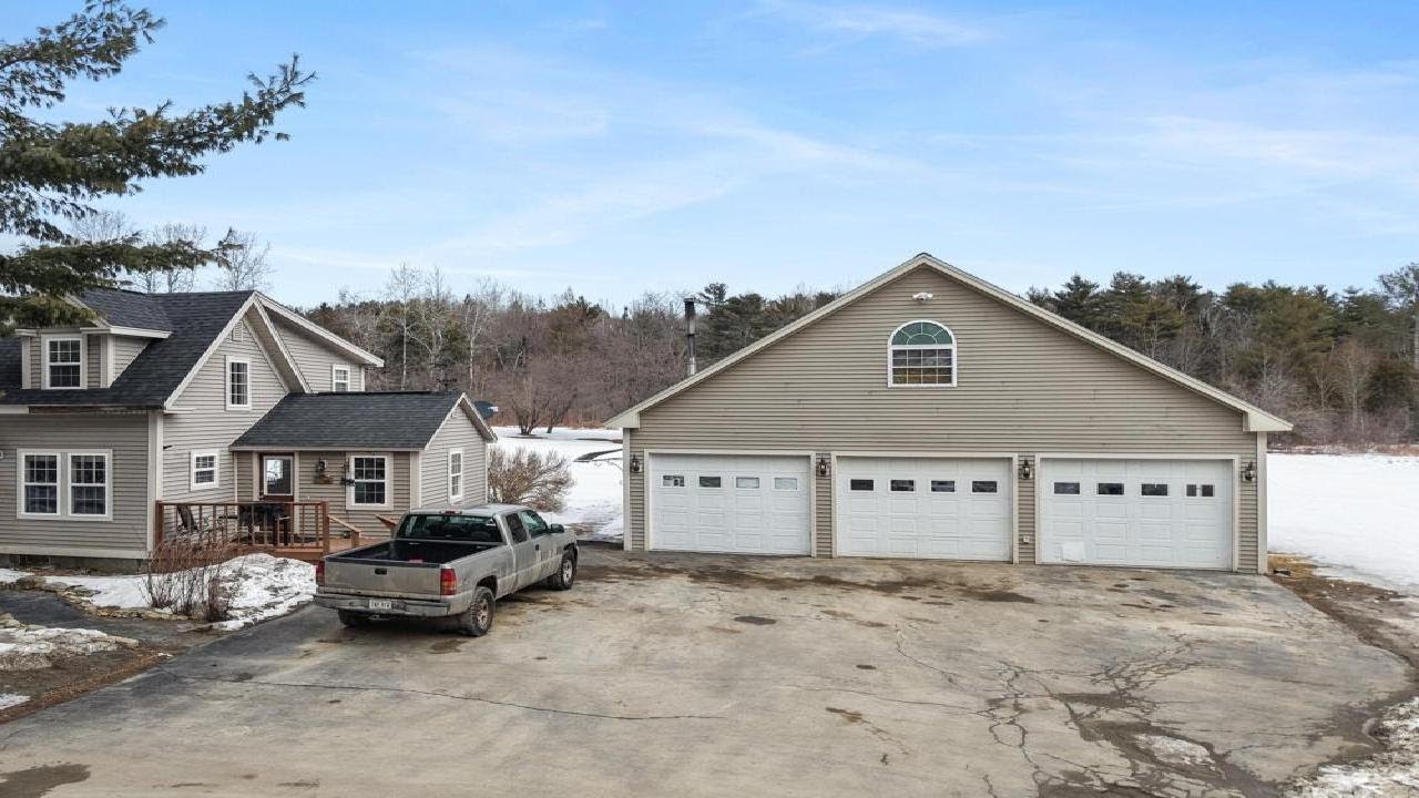 30 Lewis Road, Hermon, ME Presented by Tara Roy.