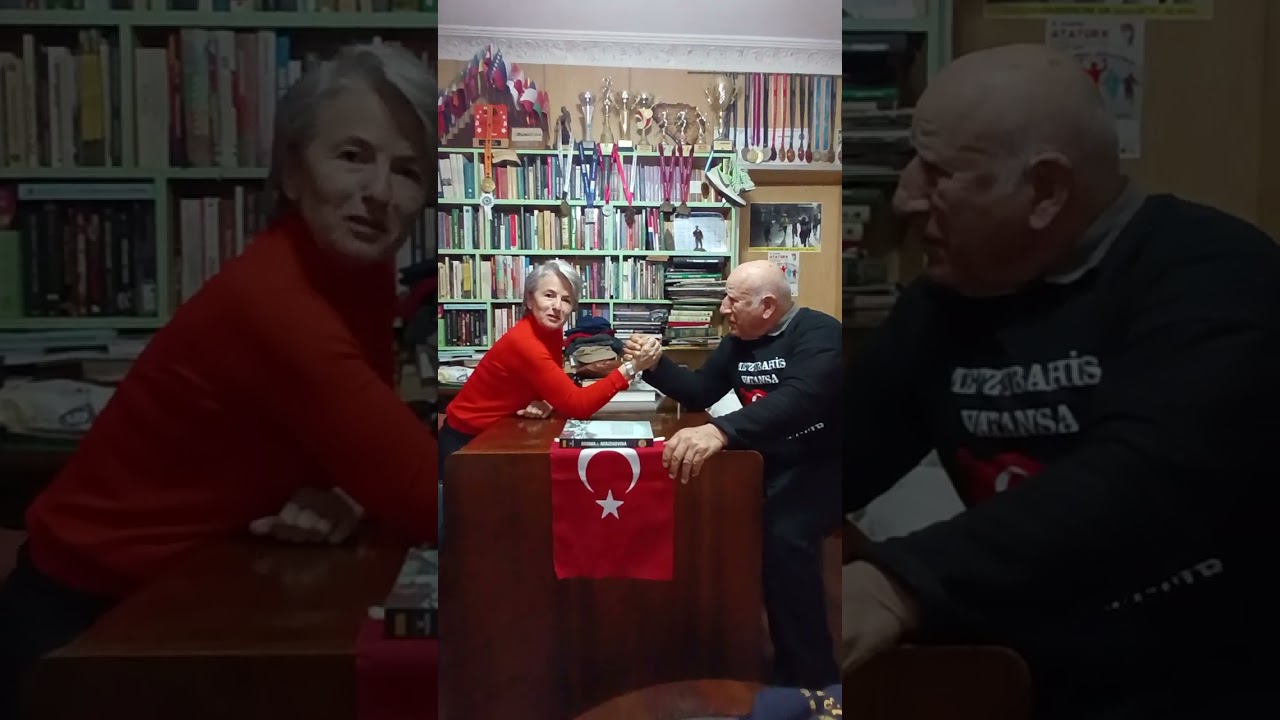 RAKİBİM  ÂTLETİZM GÜLLE ATMA FİTNESS KOŞU VE BİLEK GÜREŞİ YAPAN GÜÇLÜ BİR KADIN SPORCU 