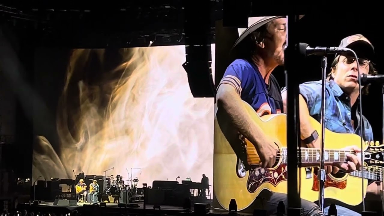 Pearl Jam - Just Breathe (w/Lukas Nelson). Missoula 2024.