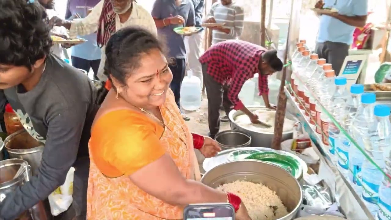 కుమారి ఆంటీ భోజనశాల || Hard working women || Kumari aunty || Viral food