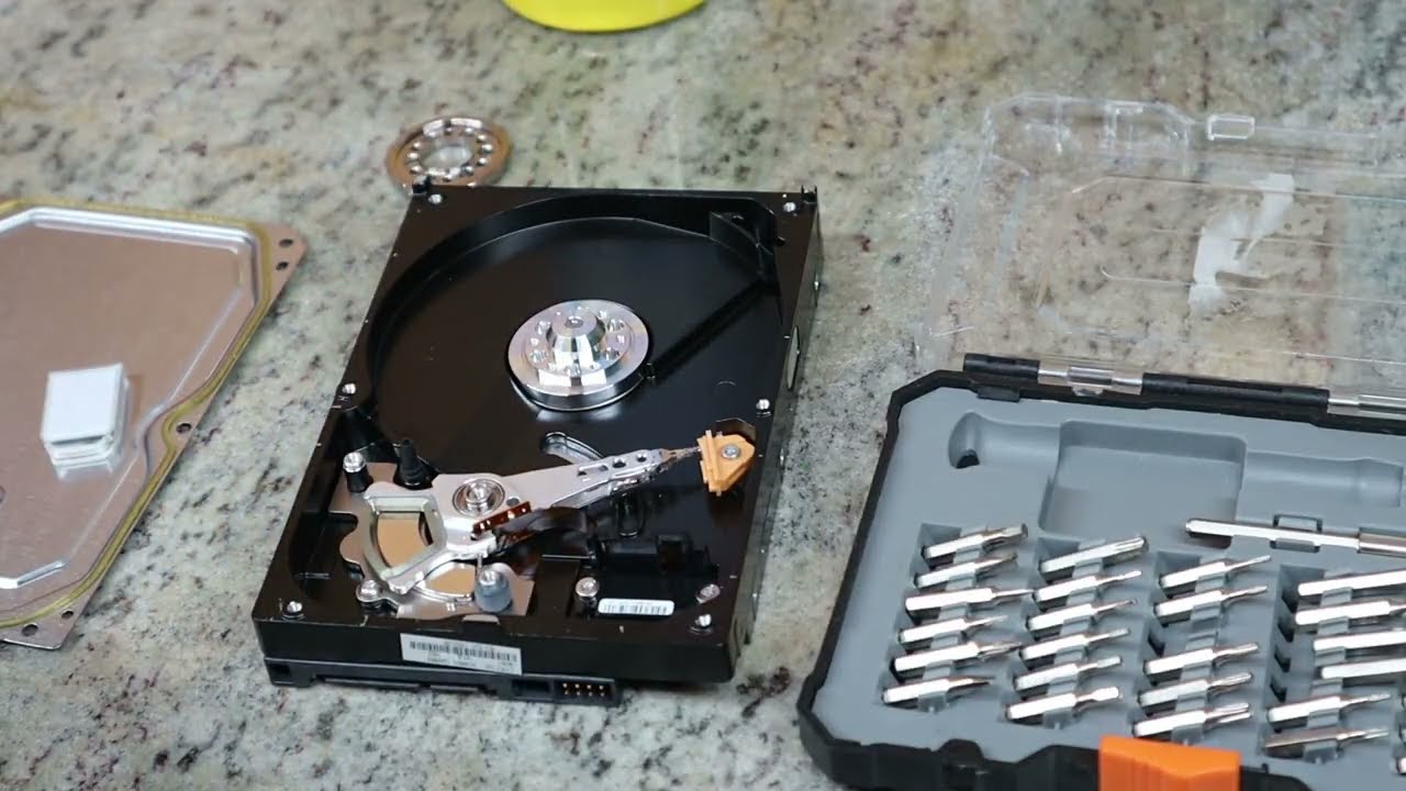 Los discos duros tienen imanes, y son muy interesantes.