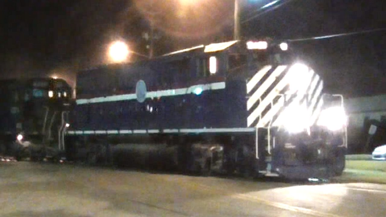 [43] ATN Train Streetrunning Elephant-Style and Interlocking, Birmingham AL, 11/25/2016 ©mbmars01