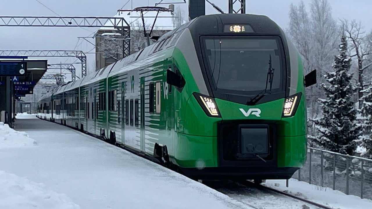 Kolmen yksikön Sm7 Lahden asemalla