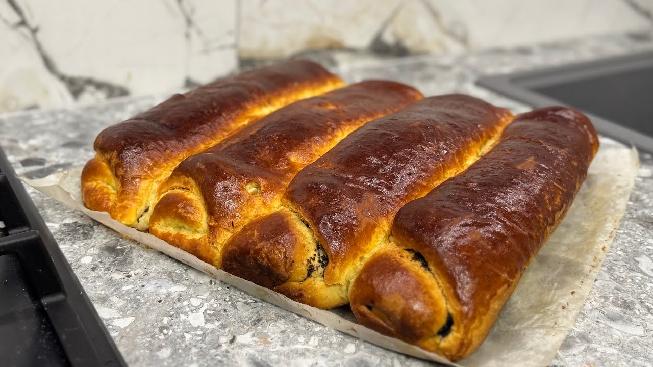 Штрудлі з маком та яблуками.