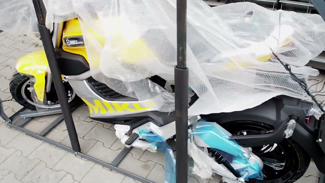 Déballage Unboxing de la moto électrique Sunra Miku Super - Gyroworld France !