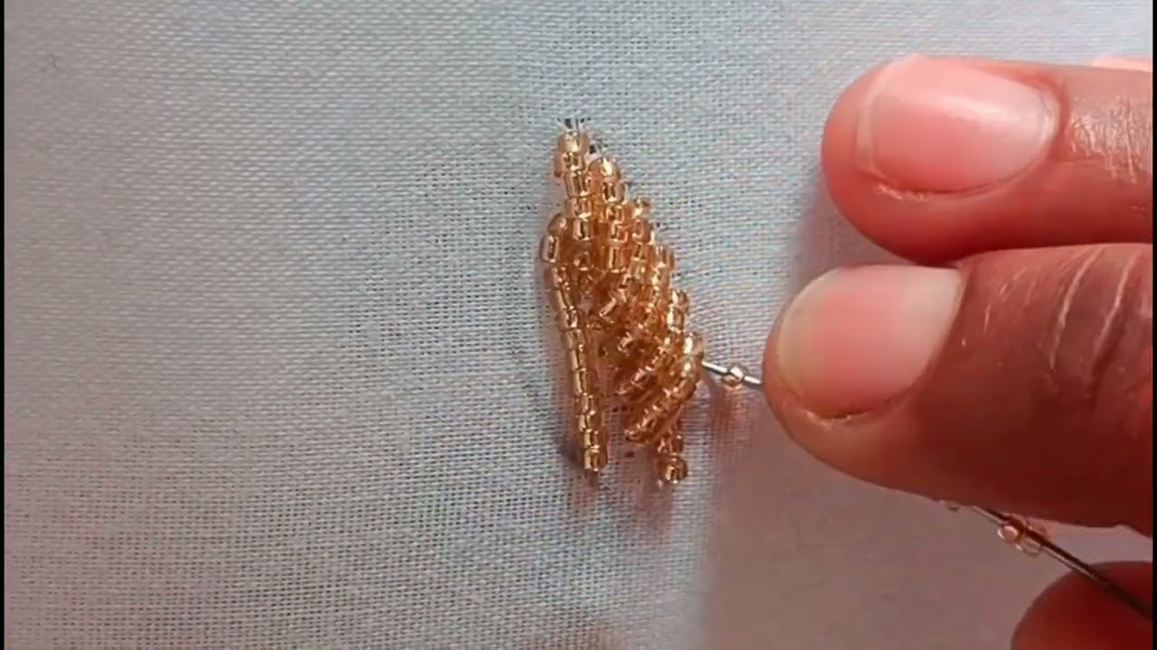 Sutara Aari#leaf Aari lead filling design(Glass bead)# ग्लास बीड से आरी लीफ फिलिंग कैसे बनाएं|🌿🪡