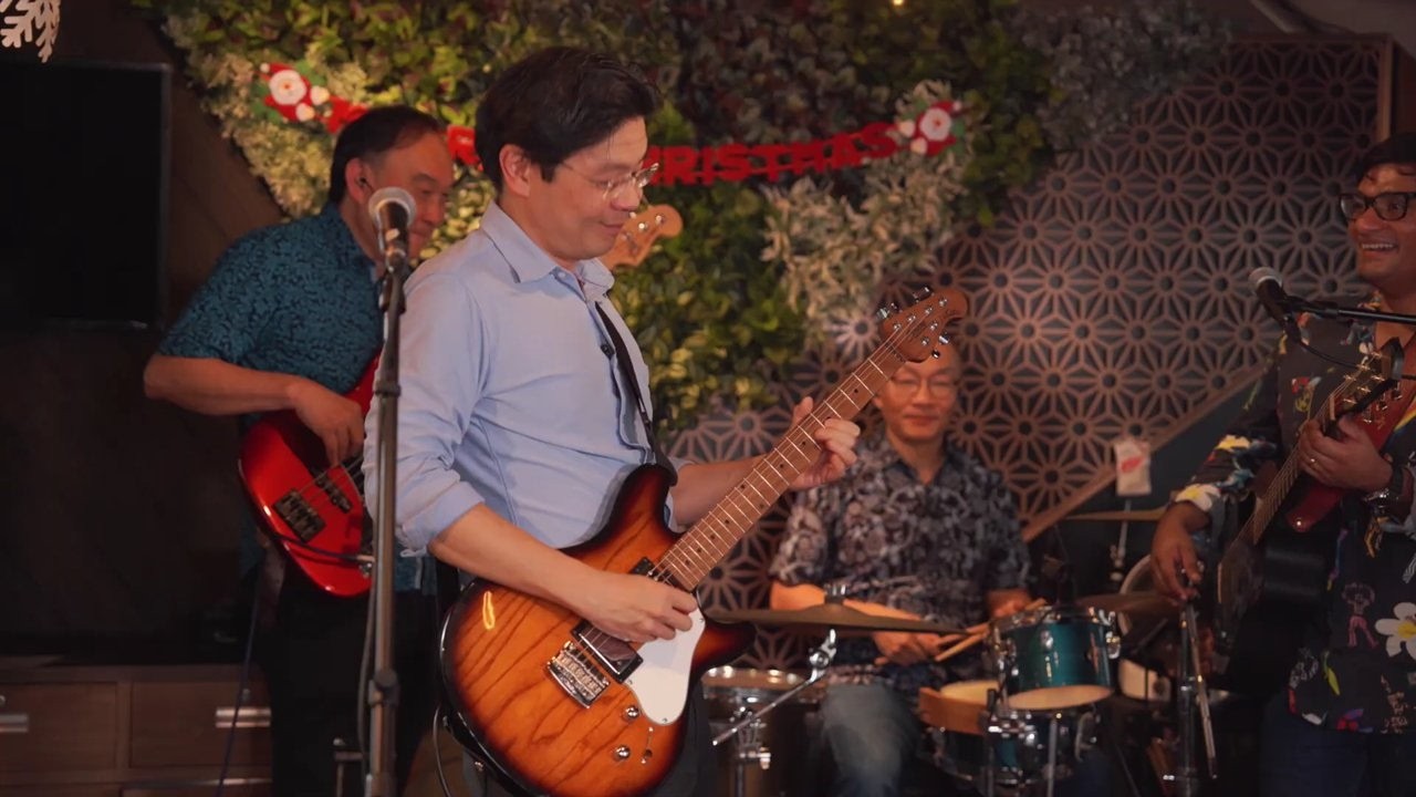 PM Wong jams for Gift a Guitar 🎸🫶🏼🎉