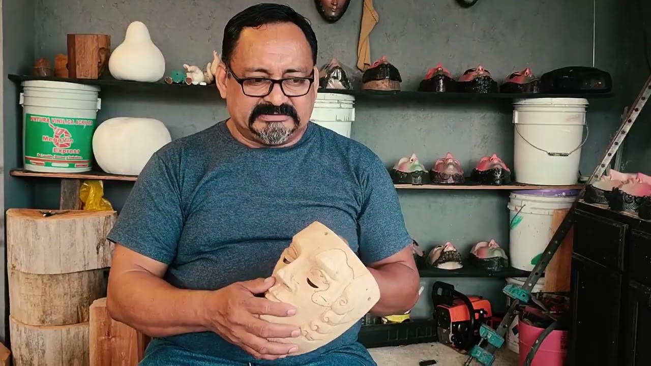 Con 4 décadas como artesano de máscaras, Paulino Nangullasmú un destacado chiapacorceño