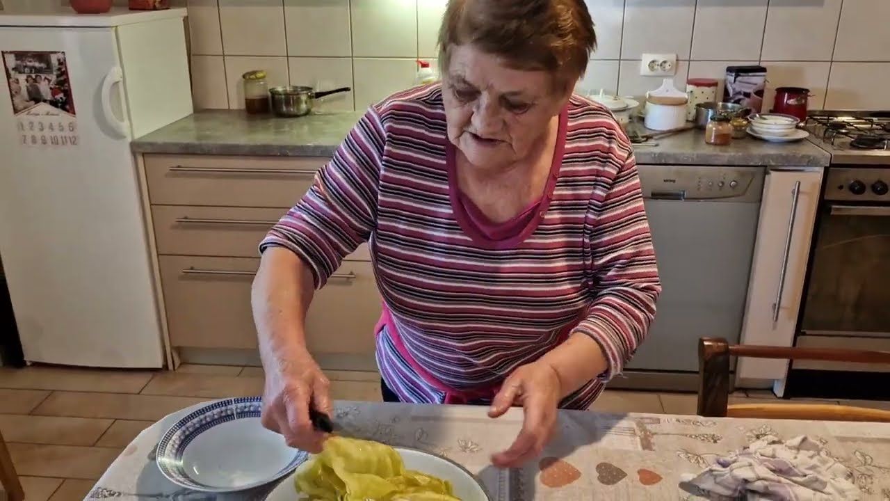 Iz Ružine kuhinje: Priprema sarme na starinski način