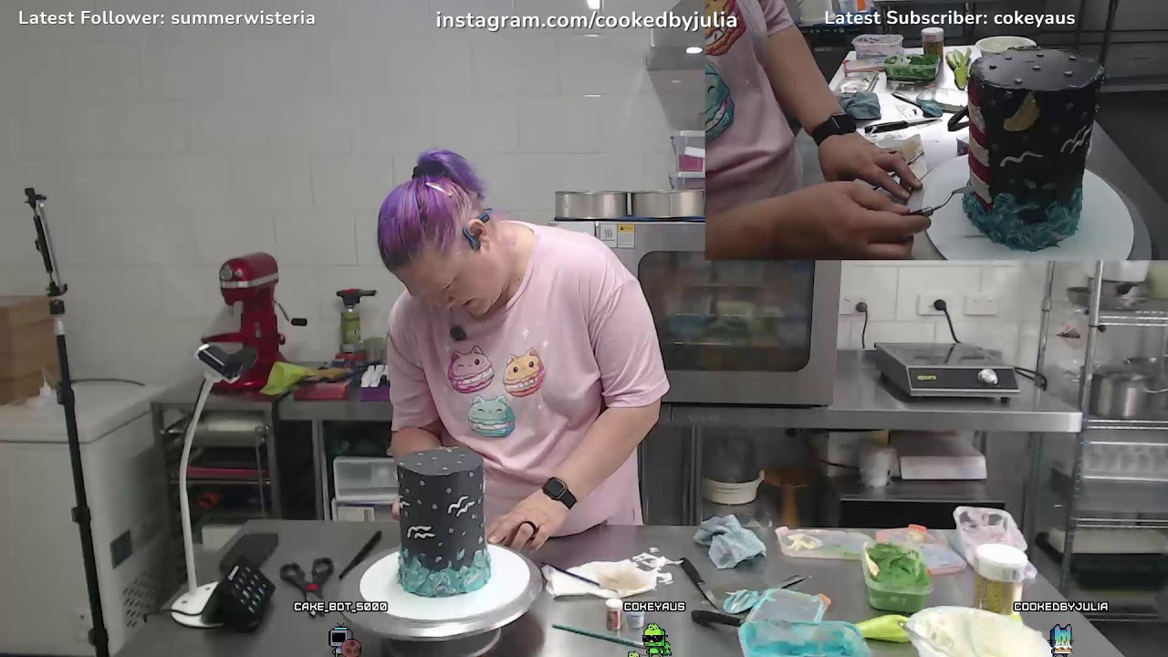 Decorating cakes with buttercream