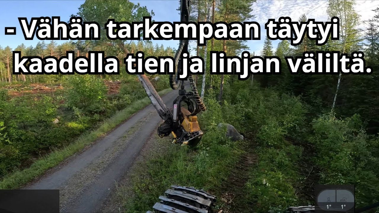 Tien ja avokaapelin välinen kapea hakkuu. Lomat on lusittu. Ponsse Scorpion K H7 AC FC