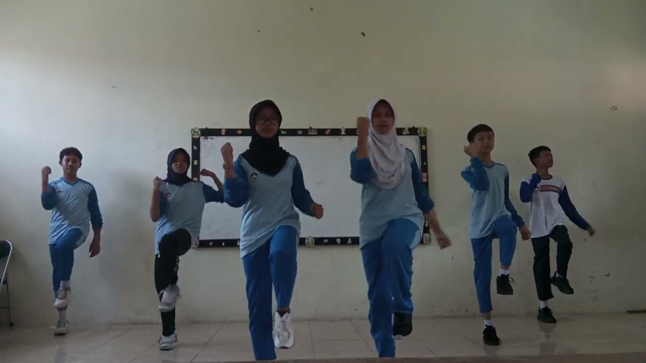 Kelompok 4-9E-SMP NEGERI 1 GRABAG-Senam Irama