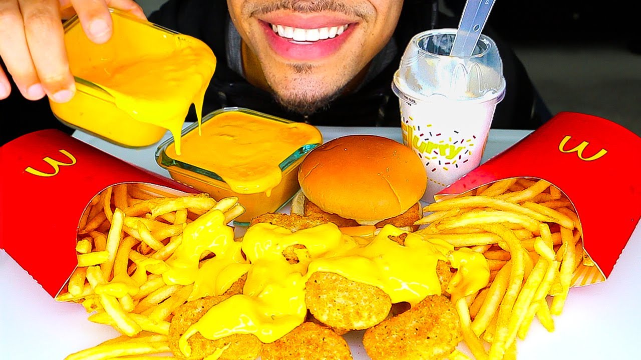ASMR MCDONALDS CHICKEN NUGGETS CHEESE SAUCE FRIES MUKBANG 먹방 EATING SOUNDS SNICKERDOODLE MCFLURRY