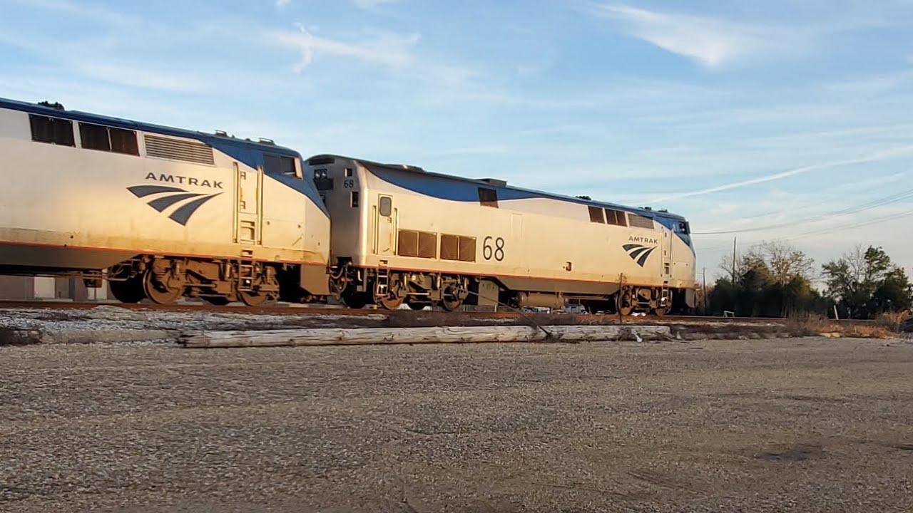 Amtrak departing Lafayette Louisiana with very weird sounding horn