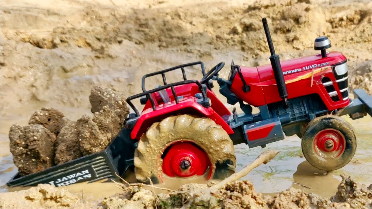 Mahindra YUVO 575 DI Tractor Stuck in Mud | Mahindra 295, 245 Tractors Pulling Out | #BommuKutty