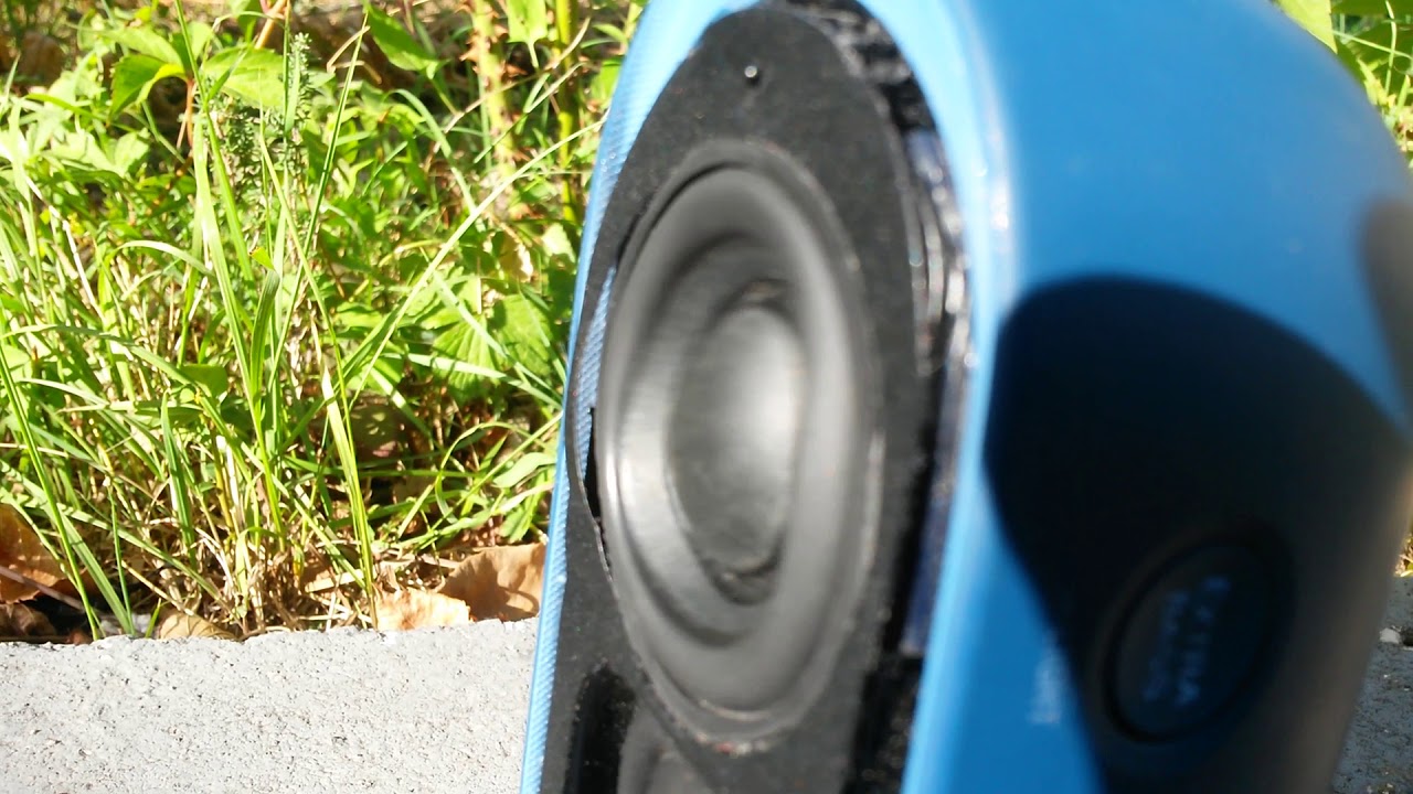 (NICE FLEX!) Sony srs-xb20 (bass test)