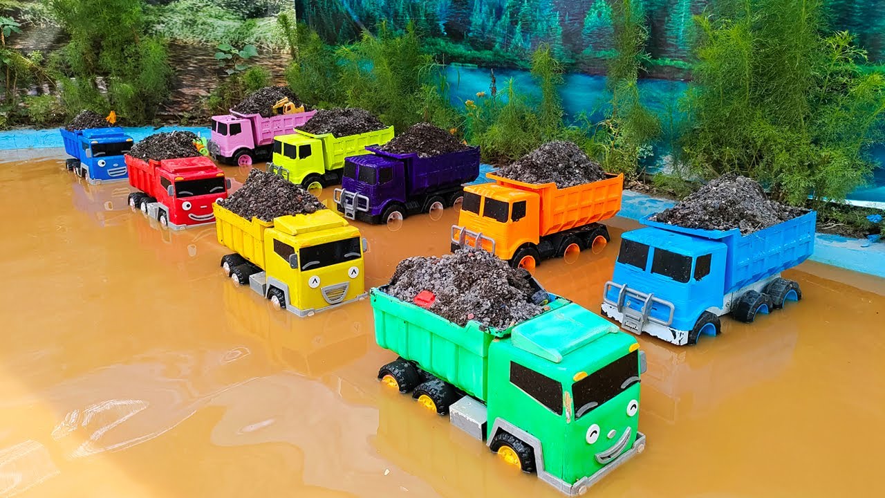 Membersihkan Mobil Truk Tayo, Pasir Dan Menemukan Loader, Beko, Slender, Truk Tangki, Garbage Truck
