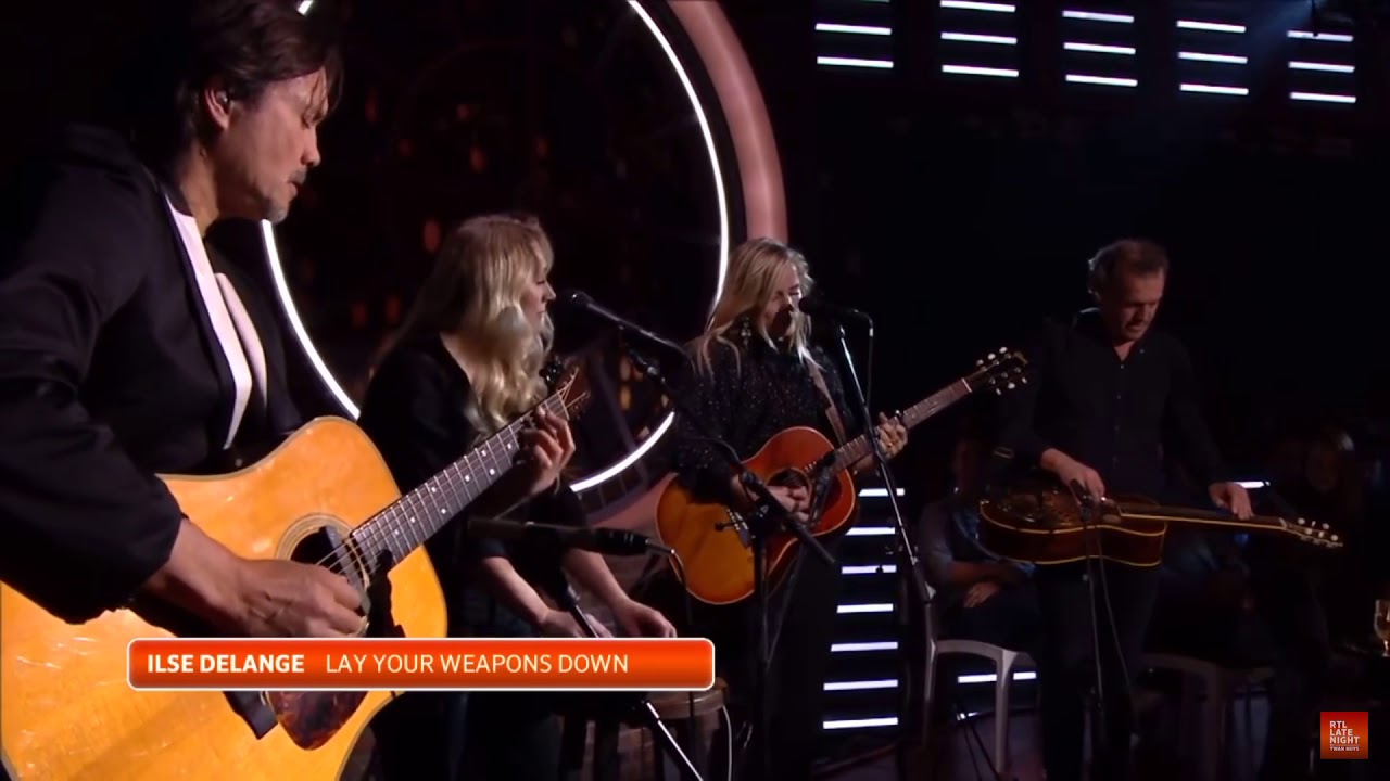 Ilse DeLange - Lay Your Weapons Down (Acoustic) || RTL Late Night