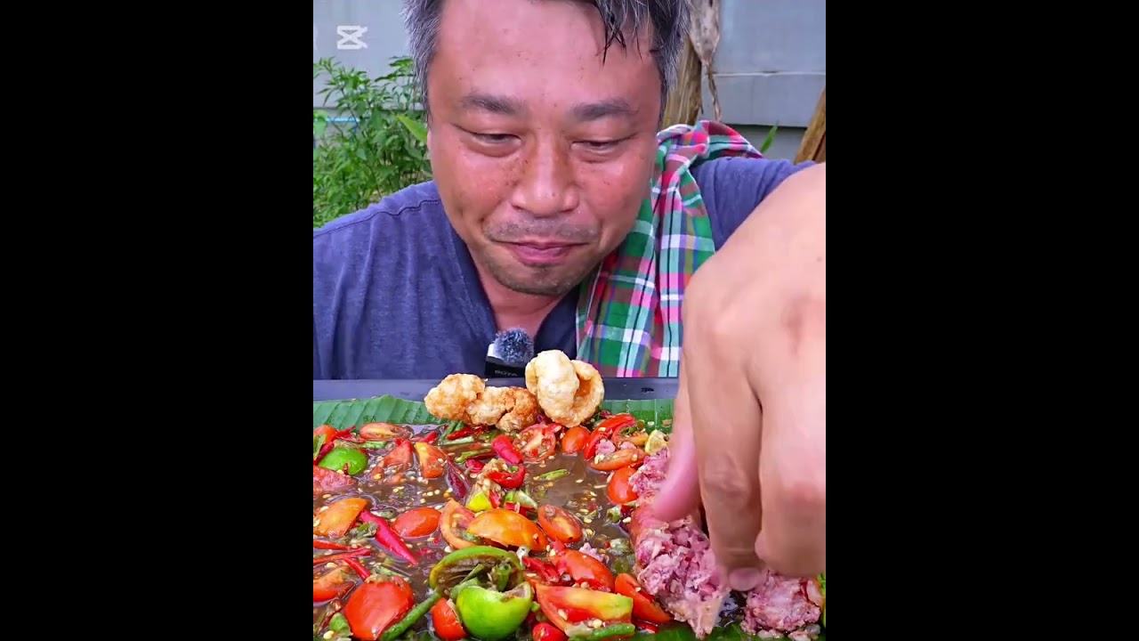 Eating grilled sausage with bean curd should taste delicious