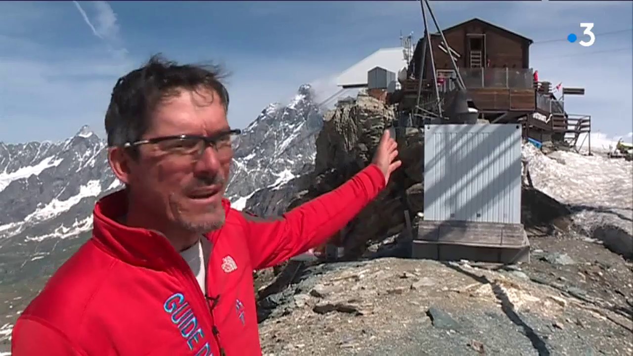 Quand la fonte des glaciers fait glisser un refuge de montagne de l'Italie vers la Suisse