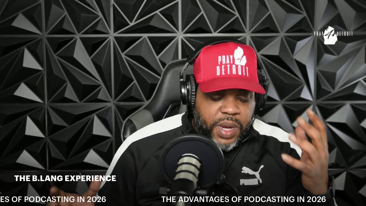 ADVANTAGES TO STARTING A PODCAST IN 2026