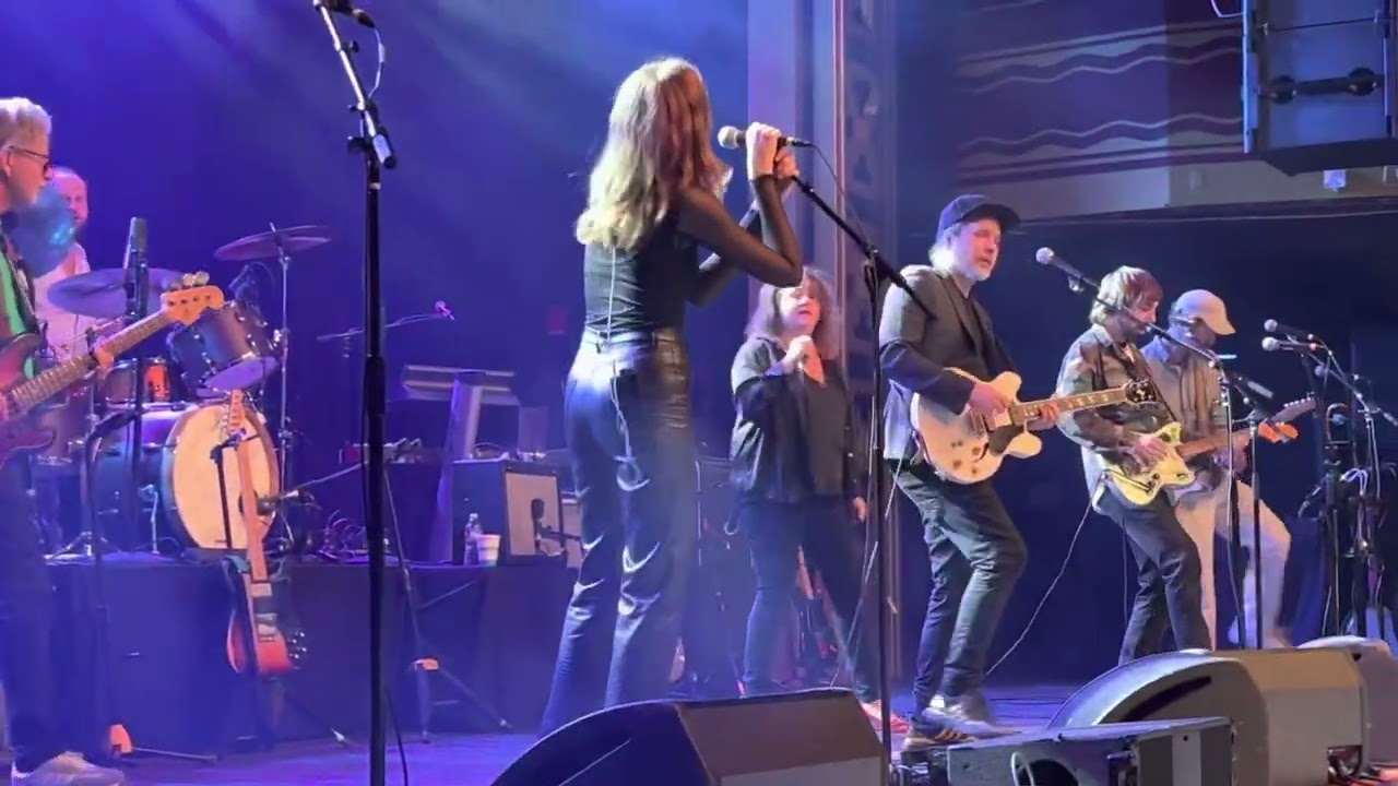 Broken Social Scene, “7/4 Shoreline” w/ Amy Millan (Stars) and Jill Harris at Webster Hall 10/16/22