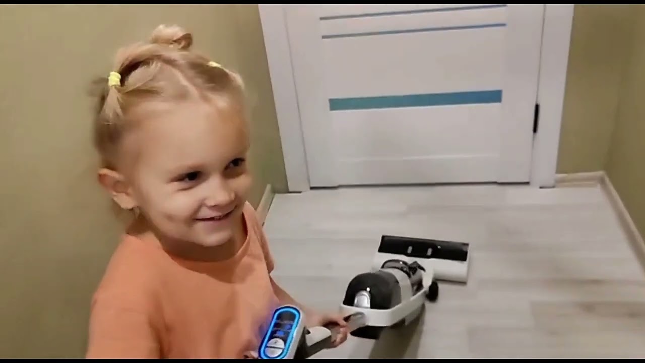 Пылесос  RED KEY W12. Обзор Инструкция Отзыв от Маши. Сам Пыль Убирает  Сам Моет Сам Очищается.