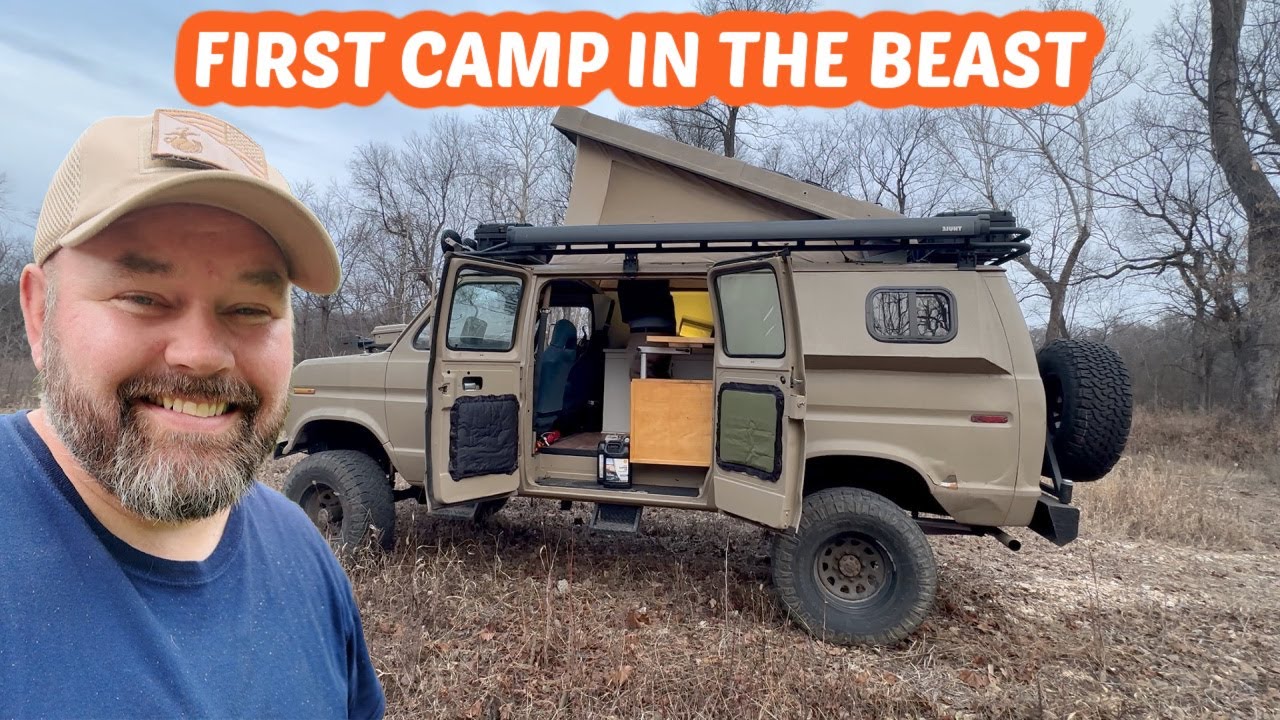 Моя первая поездка на внедорожнике... Мой фургон окружили койоты.