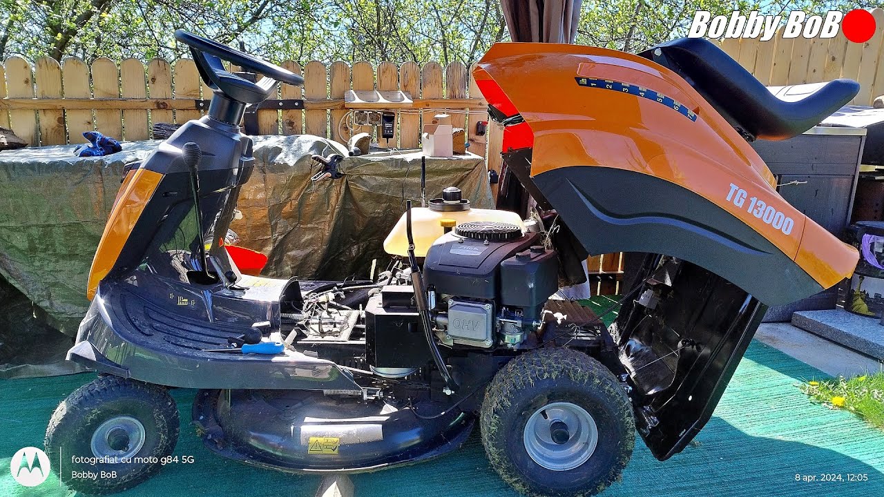 Cum se decapoteaza tractorul de gazon ca sa ajungem la filtru de aer, motor...
