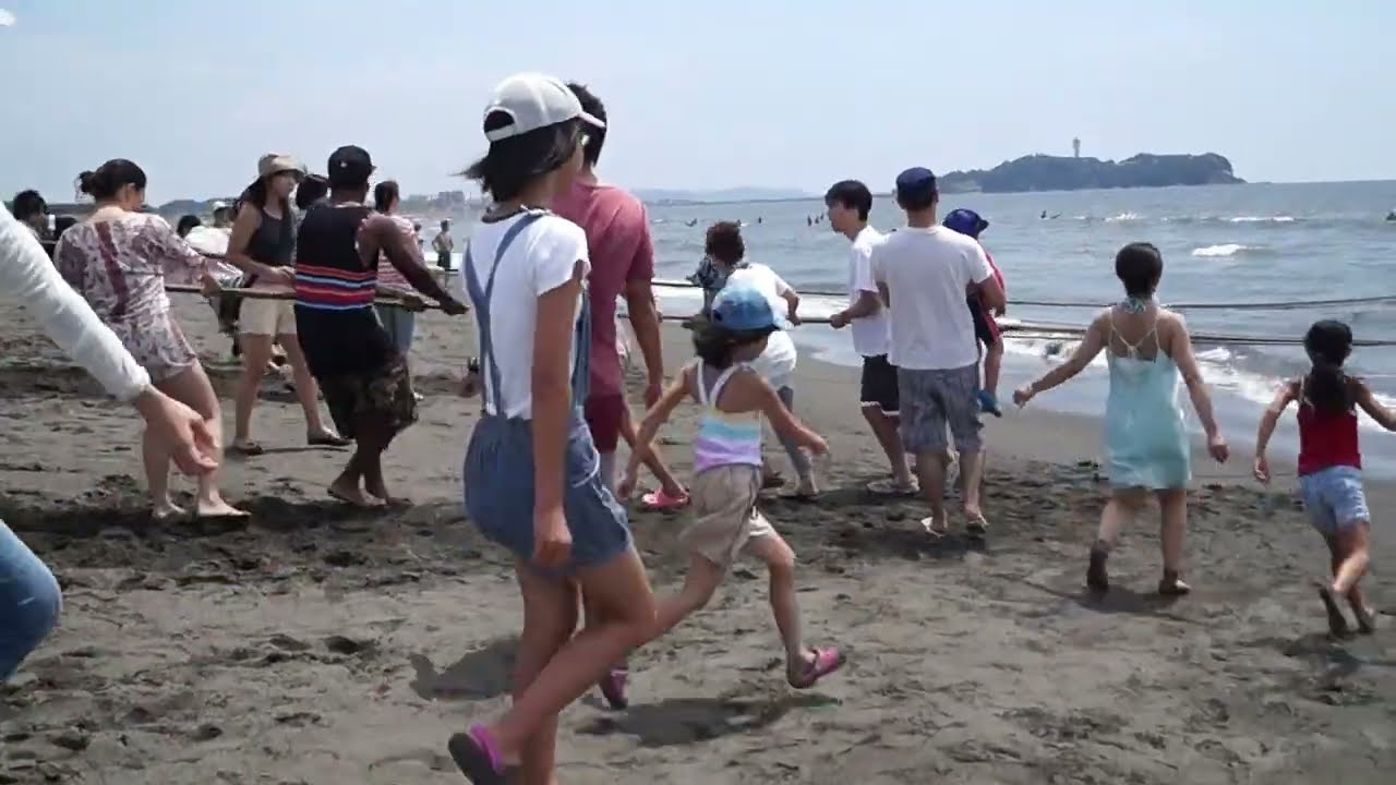 Kugenuma Kaigan / Beach Fish Hauling (Pulling In Fish Net From Ocean) BBQ Fujisawa, Kanagawa, Japan