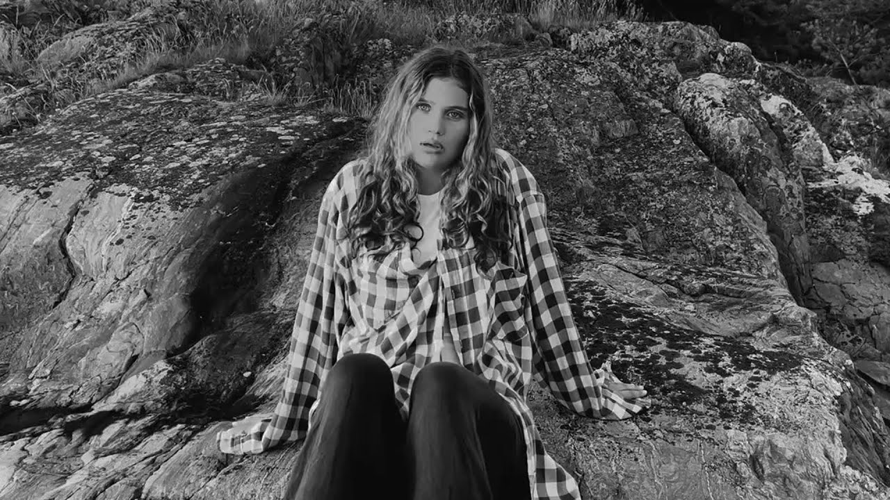 Ida Lova - Klara (Lyric Video)