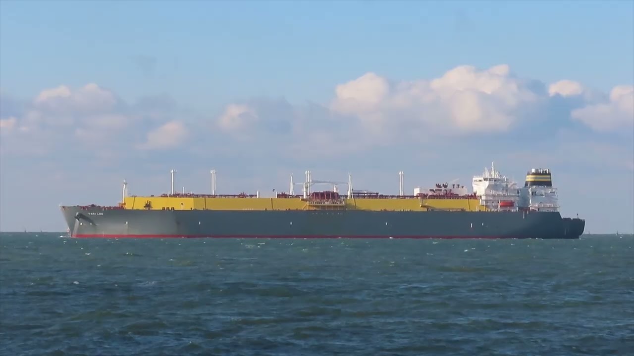 YARI LNG　入港　LNGタンカー(Liquefied Natural Gas Tanker )
