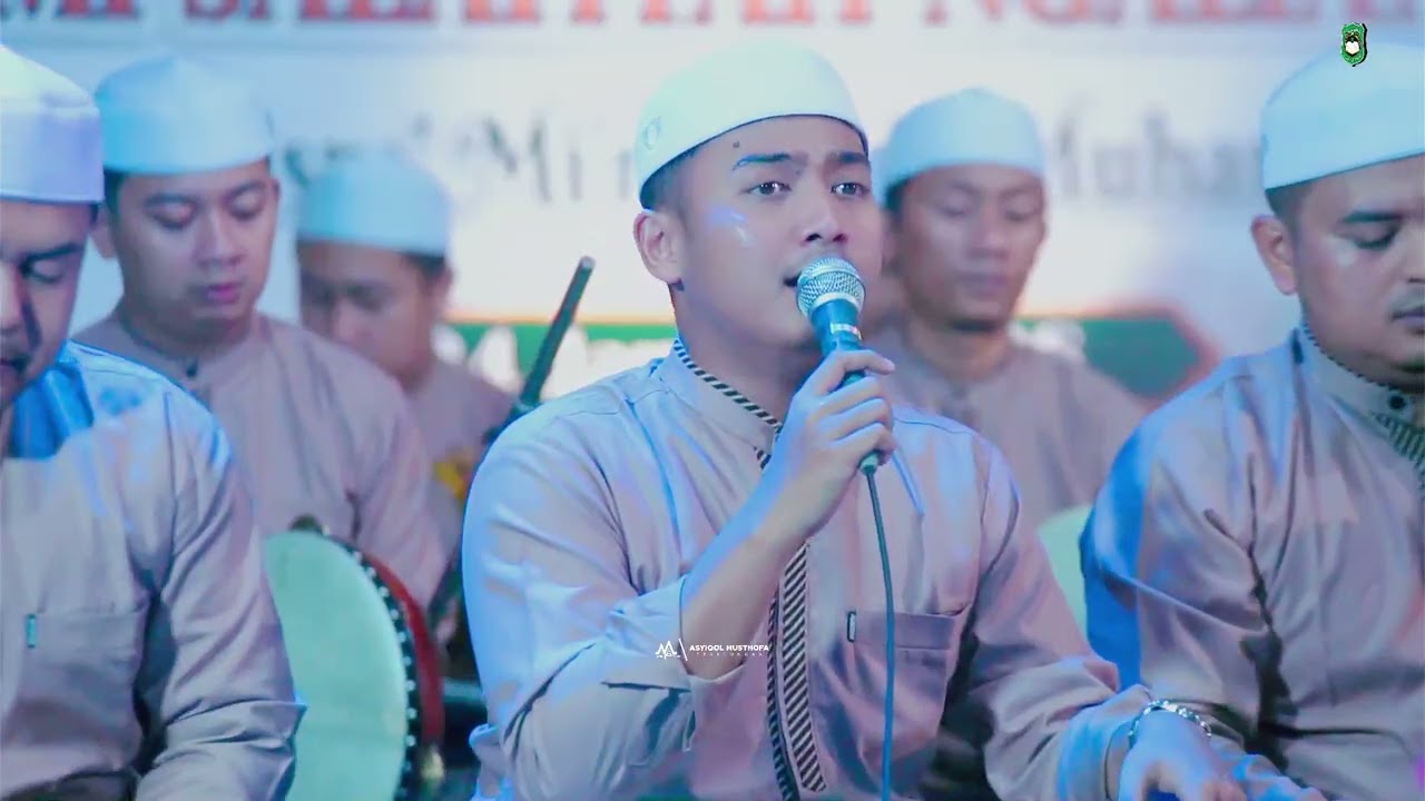 MIS NGALIAN BERSHOLAWAT BERSAMA ASYIQOL MUSTHOFA PART 2