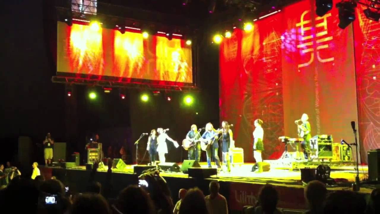 Indigo Girls sing Closer to Fine with Sara Bareilles, Ingrid Michaelson, Sarah McLachlan & Melissa