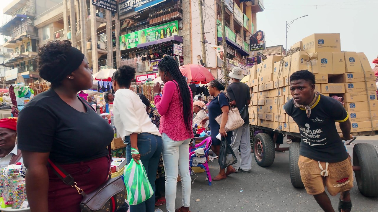 GHANA AFRICA BIG MARKET WALK ACCRA