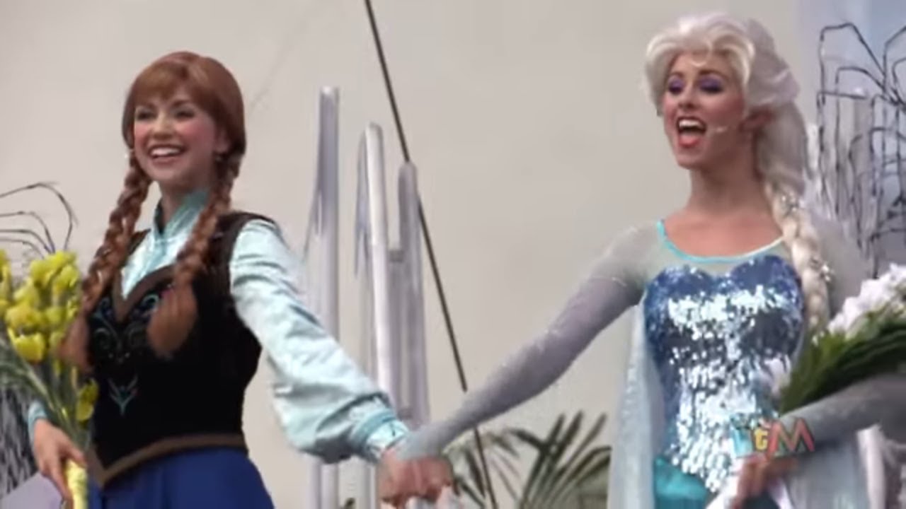 Frozen Royal Welcome ceremony with Anna, Elsa, Kristoff + parade highlights at Walt Disney World