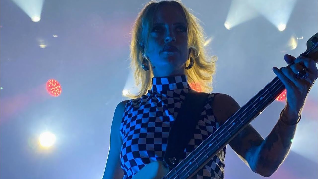 Haloo Helsinki - Ei suomalaiset tanssi