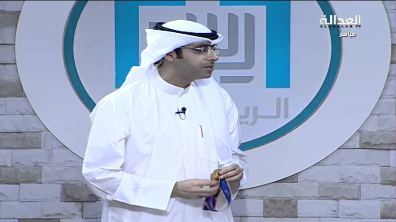 بالفيديو / بدر الشمري يهدي الفضلي ميدالة ذهبية حصل عليها مع منتخب الكويت