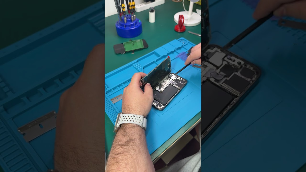 iPhone 15 Pro замена дисплея на оригинал запчасть прямиком из Apple