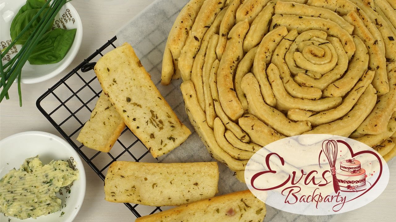 Zupfbrot mit Kräuterbutter / Hefeteig-Brot / Kräuterbutterbrot / Grill-Rezept / Backen Evasbackparty