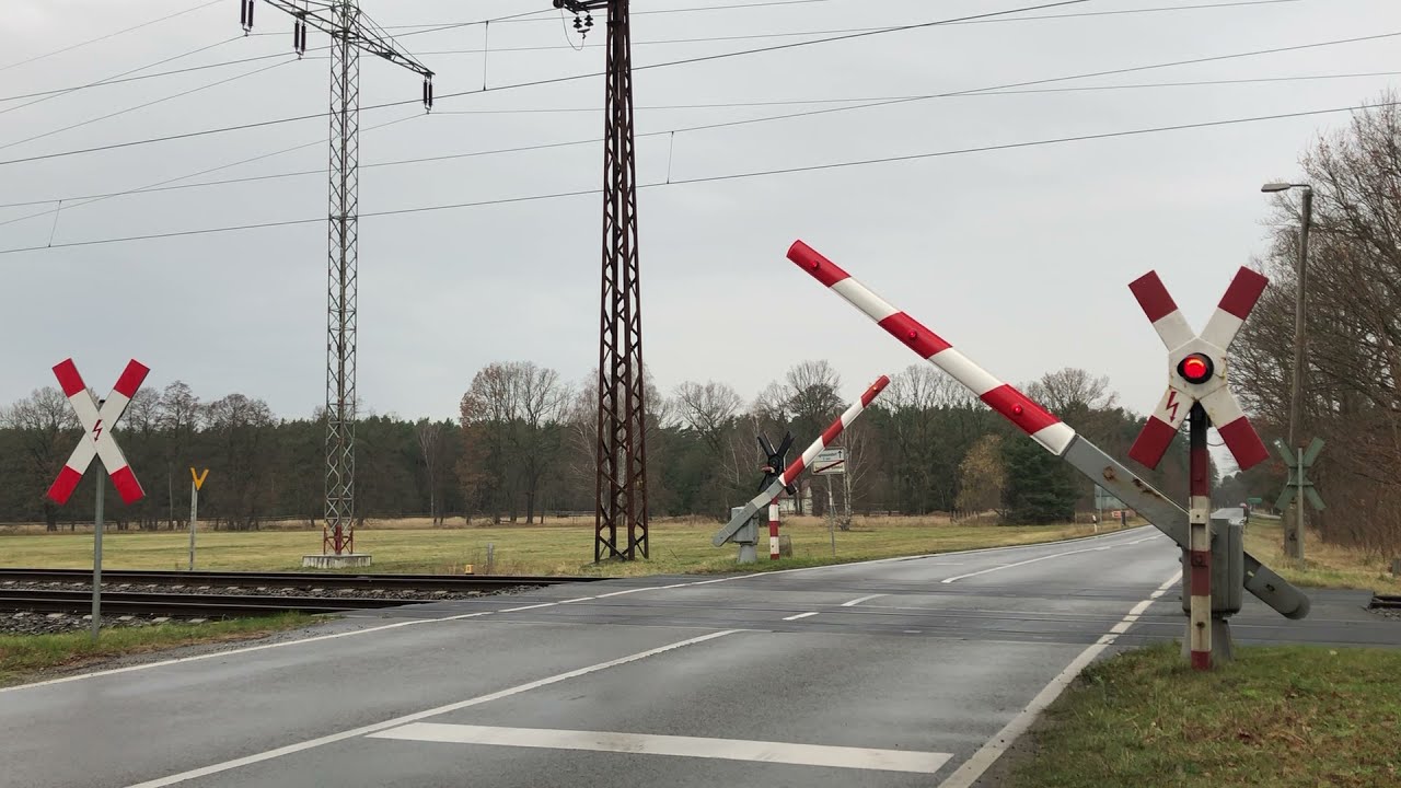 Bahnübergang Beutersitz //Railroad crossing// Spoorwegovergang