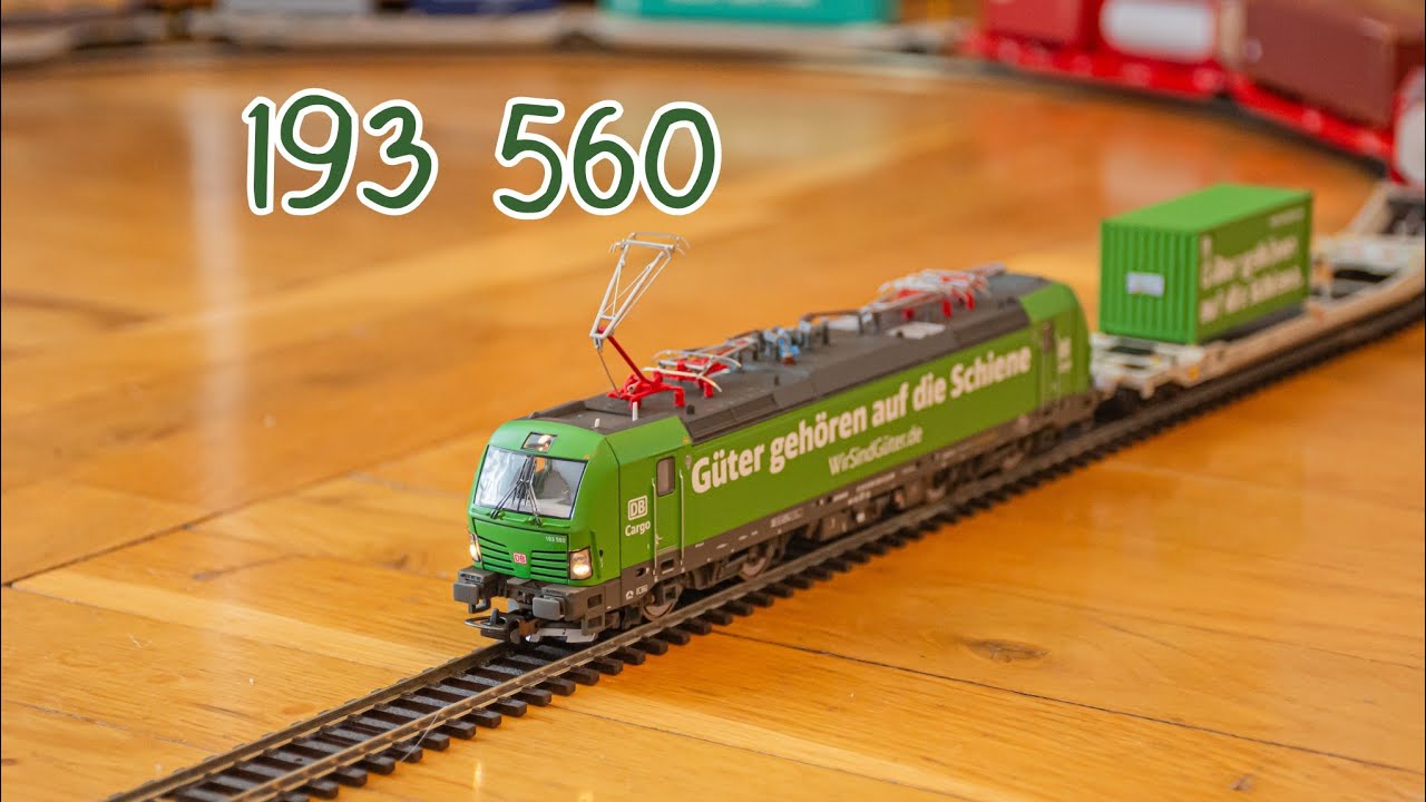 Vectron 193 560 od PIKO ze składem kontenerów
