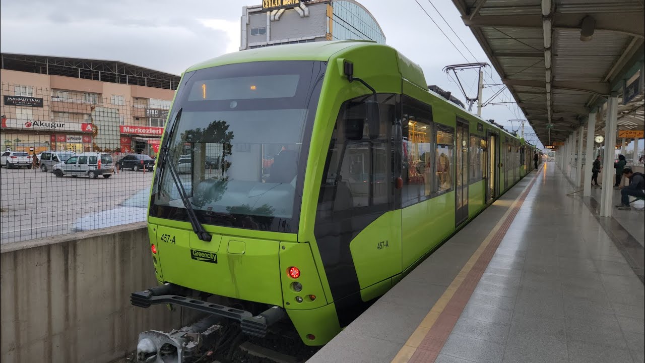Bursa Metro BursaRay Tren Geçişleri Emek İstasyonu 26 Ekim 2023 Bayram Bayraklar Metroya Koydu.