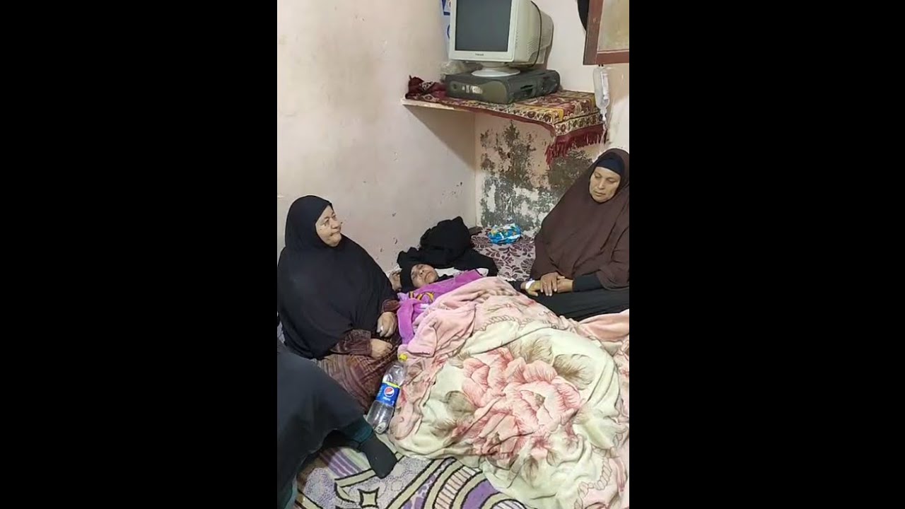 كان عايز يسدد ديون زواج أخته.. انهيار والدة إيهاب ضحية عبارة نكلا بالجيزة: راح يشتغل رجعلي بالكفن