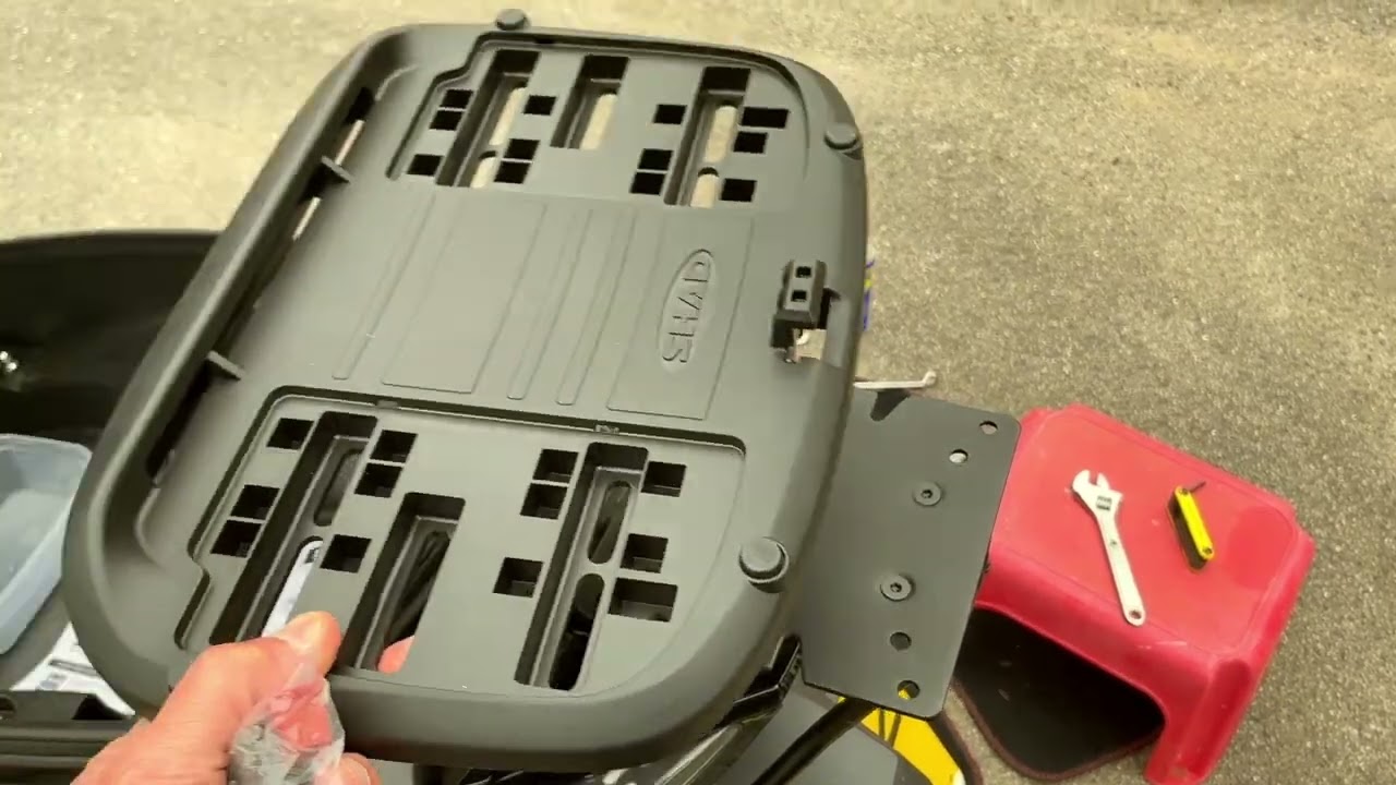 Fitting the SHAD SH44 Top Box to the Kymco DTX360 Scooter