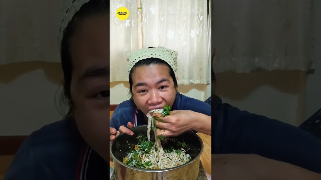 မုန့်တိသုတ်စားပြတဲ့ မအို့လ်မ